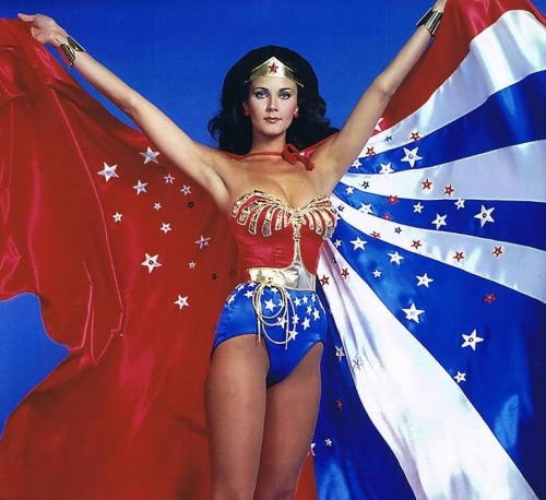 從1975年至1979年在《神力女超人》影集中飾演女超人的女星琳達・卡特（Lynda Carter）。